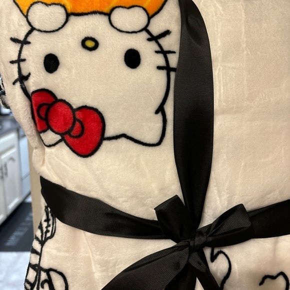 *CLEARANCE* Hello Kitty Halloween Blanket twin size - Picture 7 of 8